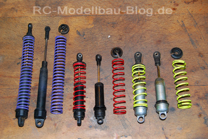 verschiedene Federn im Vergleich (Link: HPI Savage, Mitte: TRAXXAS E-Maxx, Rechts: Conrad)