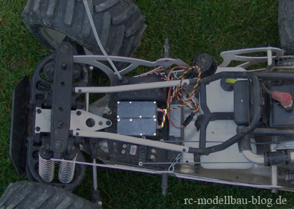 doppellenkservo-im-fg-monstertruck doppellenkservo-im-fg-monstertruck