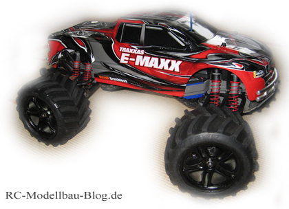 Traxxas E-Maxx mit schwarzen Felgen Traxxas E-Maxx mit schwarzen Felgen
