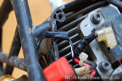 Isolierte Kabel durch die Kabelführung - HPI Baja 5B SS