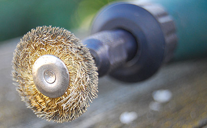 Weiche Kupferbürste im Dremel
