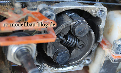 Alte, kaputte Kupplung (Rechts fehlt der Kupplungsbelag)